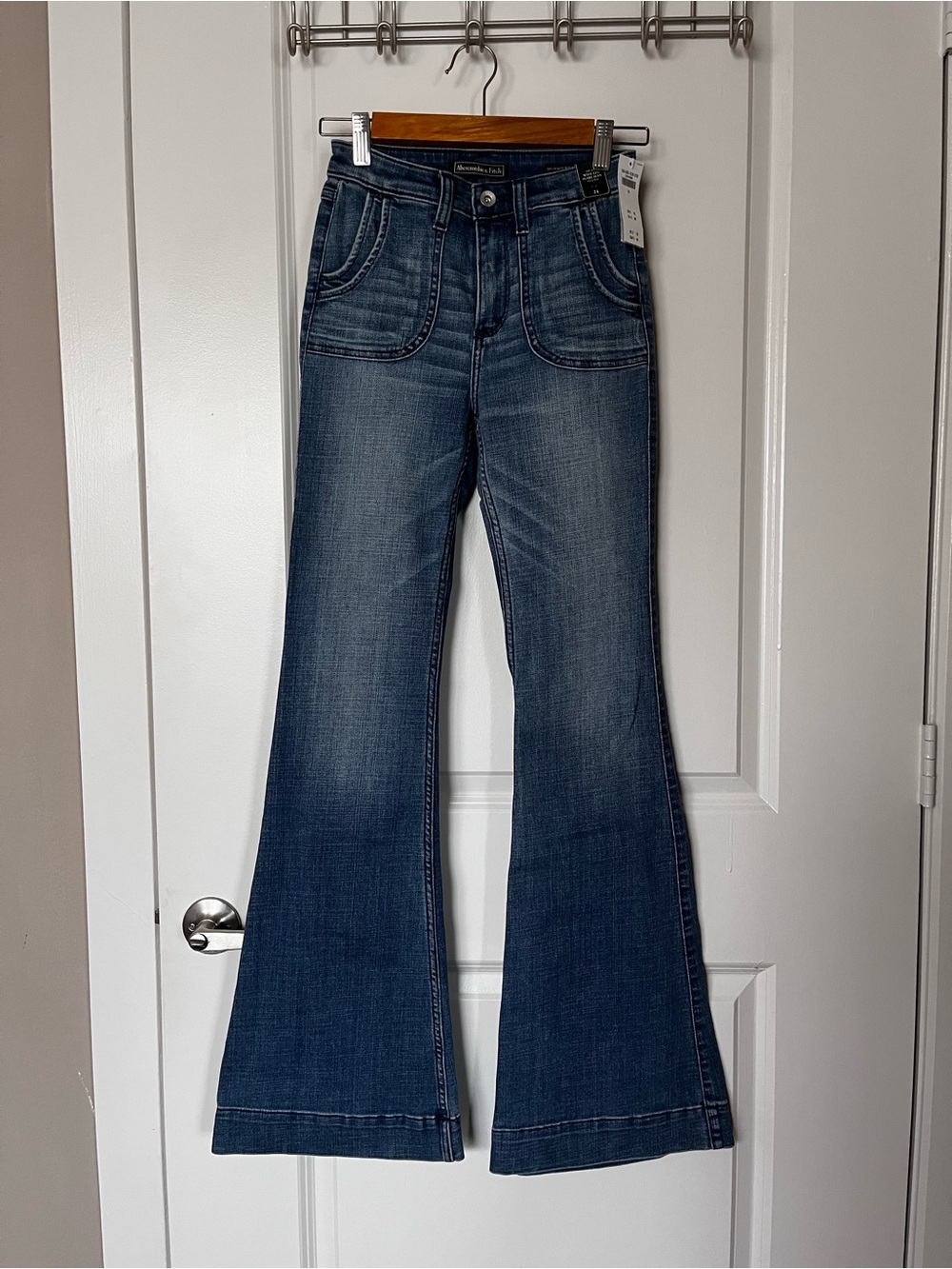 Abercrombie & Fitch High Rise Wide Leg Flare Jean 24